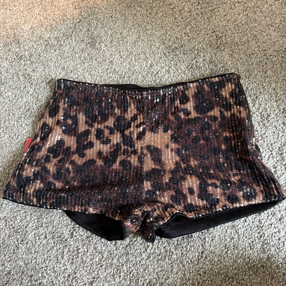 Tate McRae Costume - Picture 13 of 16